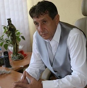 Кмет на ГЕРБ си купил 5 апартамента в елитен комплекс на морето. Подаде оставка като координатор на партията