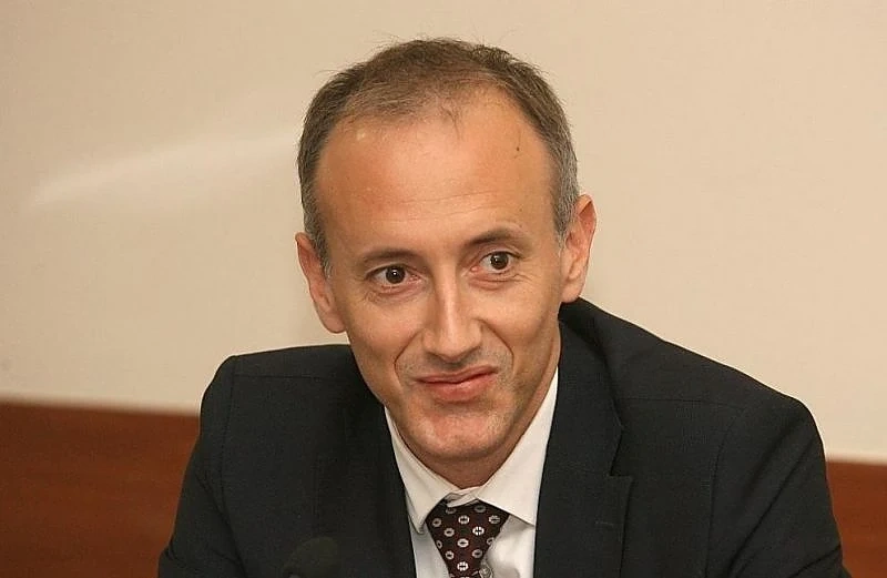 Новата акредитация на вузовете започва до една година
