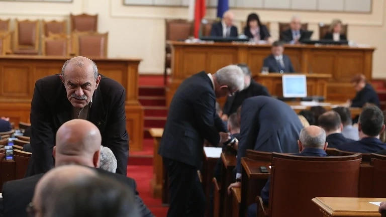Патриотите стигнаха почти до бой в парламента