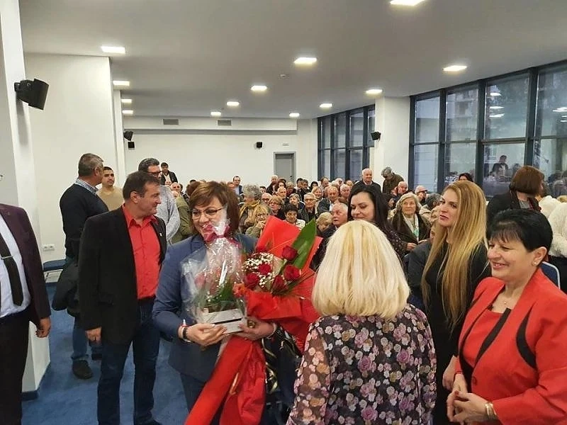 Нинова от Кърджали: Да подкрепим исканията на медицинските сестри и майките