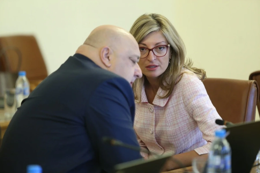 Екатерина Захариева и Красен Кралев на разпит за паспортите на Божков и Попов