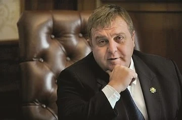 Красимир Каракачанов: Не искам да режа ленти, а военните да имат осигурен дом