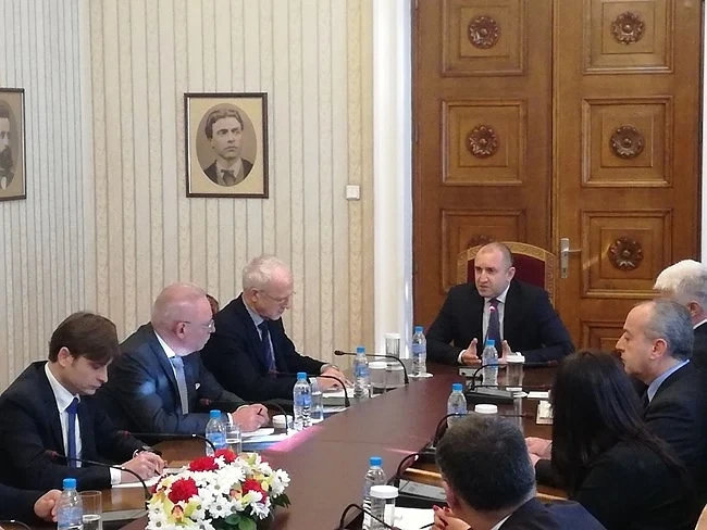 Радев: Коронавирусът поставя на изпитание бизнеса и всеки български гражданин