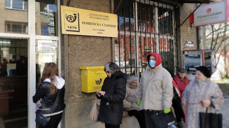 МЗ забранява на повече от двама възрастни да се събират на едно място