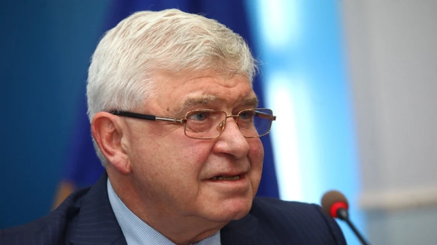 Министър Ананиев забранява влизането на граждани от трети