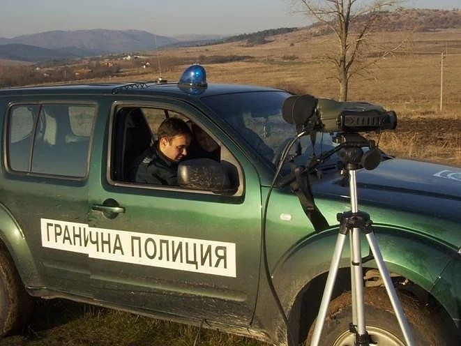 Затвориха \'Калотина\' и \'Връшка чука\' за леки коли и автобуси в двете посоки