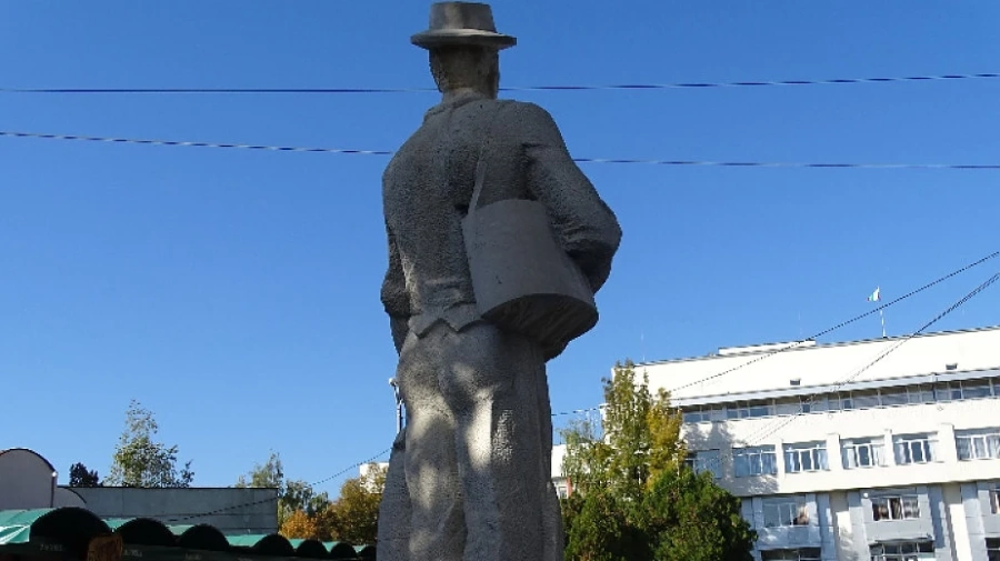 Радомир въвежда вечерен час за непълнолетни