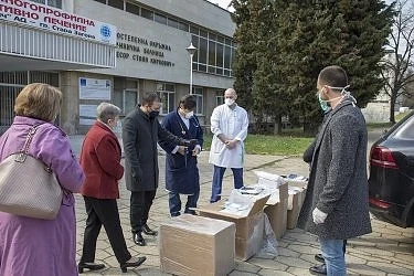 Здравеото министерство одобри механизмите за разпределяне на предпазни средства и постъпили дарения