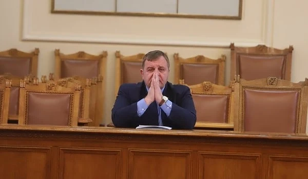 Военният министър: Първо ще отменим МВР по границата и после по улиците
