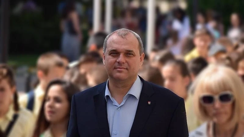 COVID-19 зове назад към стадото. Маската срещу индивидуалността
