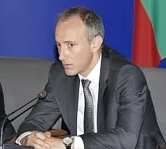 Пълни заплати за учителите само при 25 часа е-обучение седмично