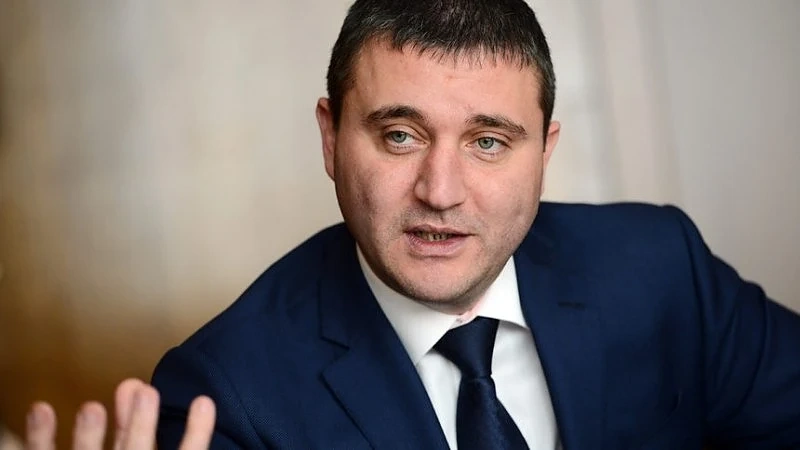 Засега Горанов не предлага да се намалят бюджетните заплати