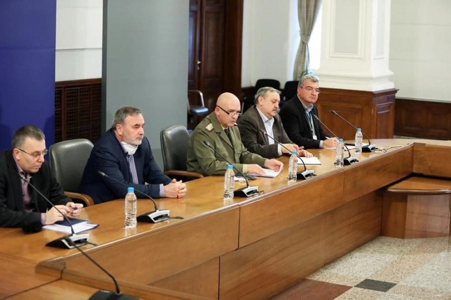 72-годишен мъж от Пещера е новата жертва на COVID-19 у нас, 30 медици са заразени