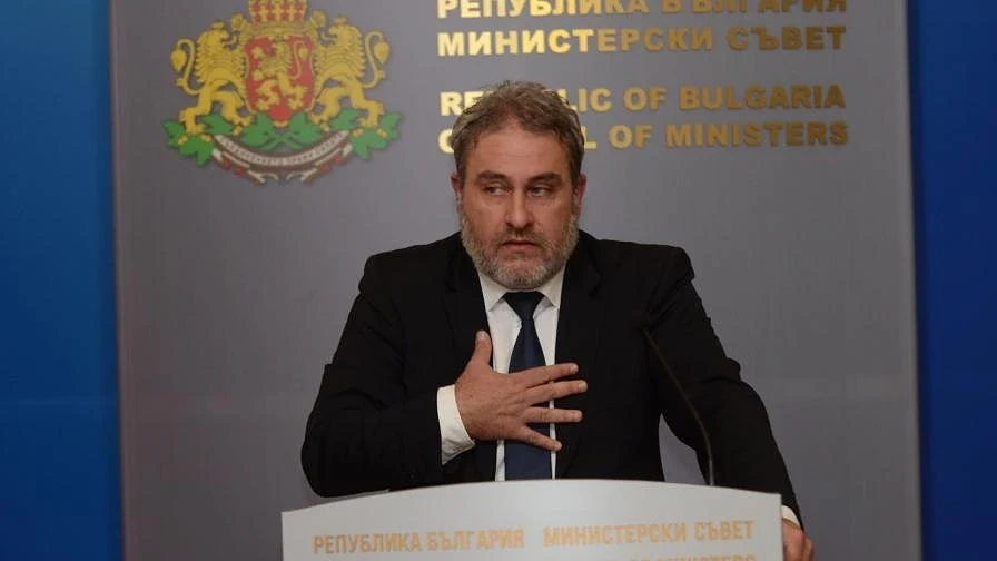 Министър Банов обяви как ще бъдат подпомогнати артистите