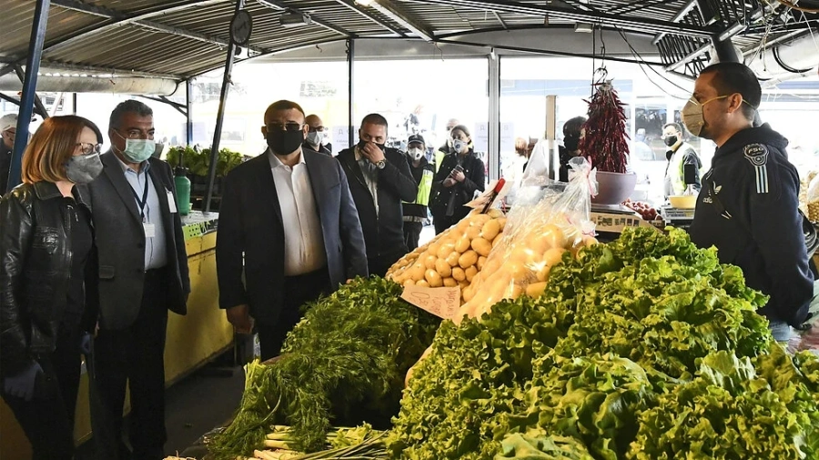 Отварят отново пазарите и цветните борси