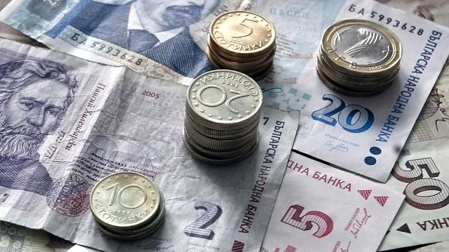 Икономиката ни се свива със 7,8% през 2020 г., но ще расте със 7% догодина