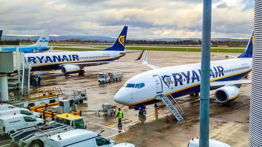Ryanair трябва да посочва пълната цена на билетите си