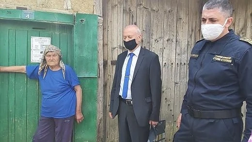 Заловиха крадци, ограбили 88-годишна жена от Дъбово