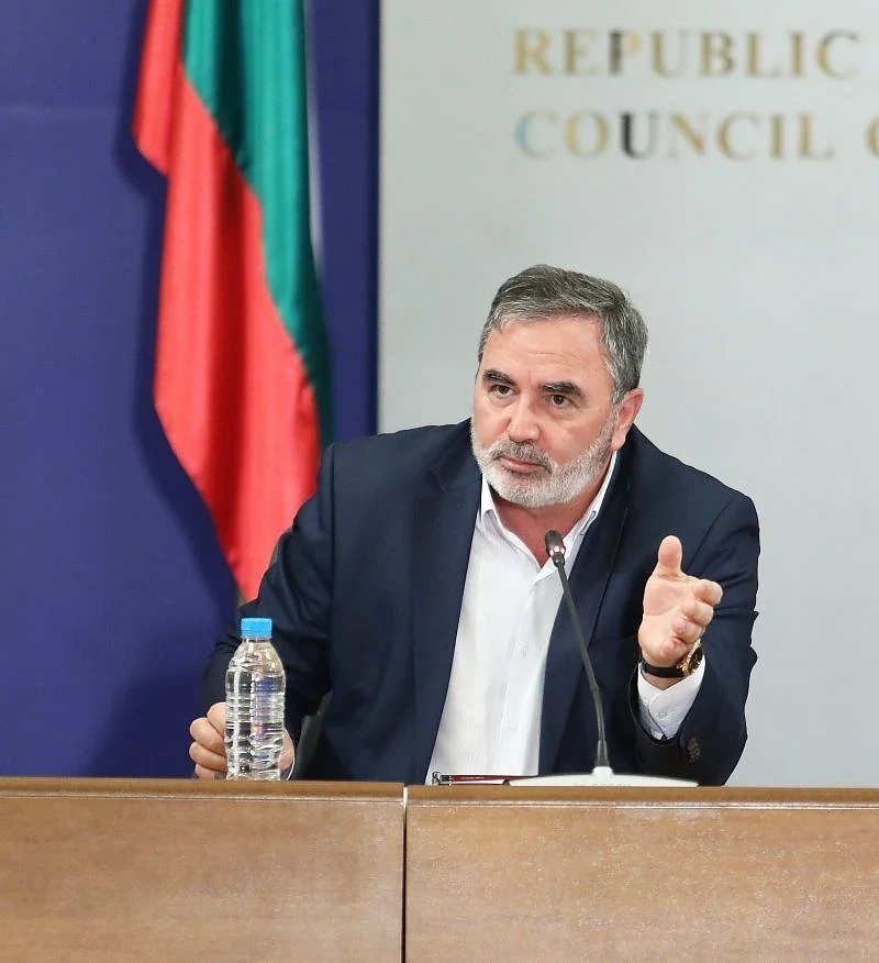 Пътници от полет Амстердам-София с положителни проби за COVID-19