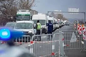Пореден ден с опашки от автомобили на изходите на София