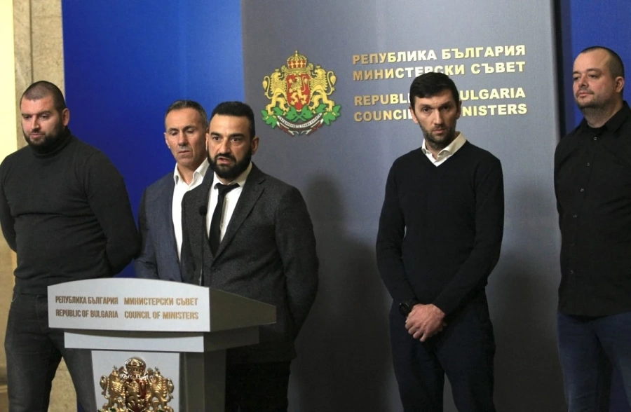 Фенклубове на Левски поискаха от Бойко Борисов държавата да кредитира клуба