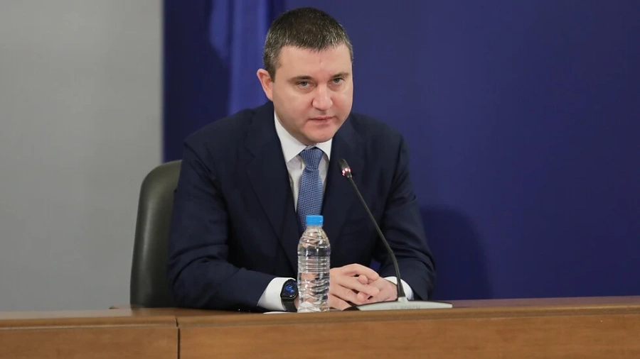 Горанов отговори на Васил Божков: Първо да си плати дълговете