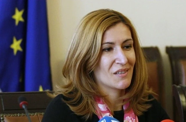 Николина Ангелкова призова всички да отидем на българското море