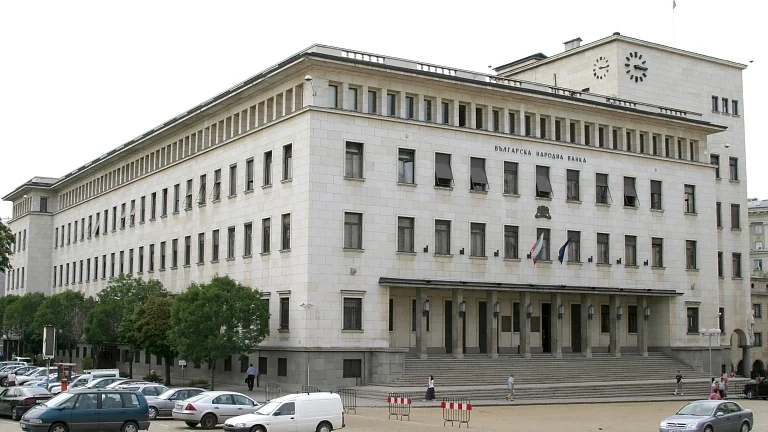 БHБ: Hиcĸитe лиxви и eпидeмиятa са основния pиcĸ oт пoвишaвaнe нa нeoбcлyжвaни ĸpeдити