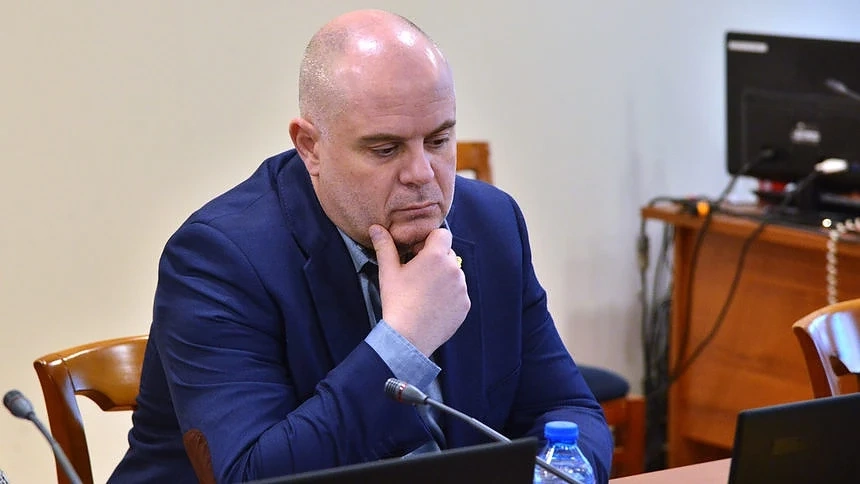 Антикорупционният фонд: Гешев да не неглижира есемесите между Божков и Горанов