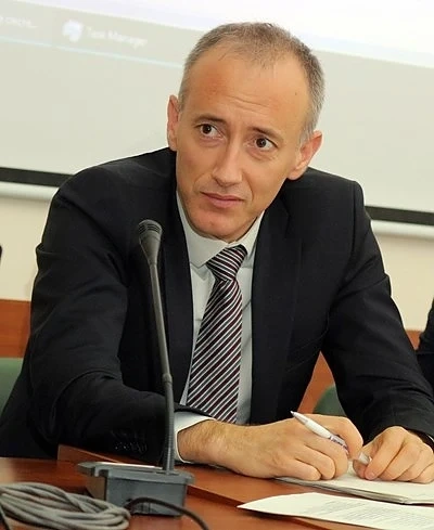 Позволяват и с матура по български и история да се влиза право
