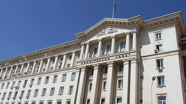 Кабинетът заседава извънредно заради създаването на Държавна петролна компания