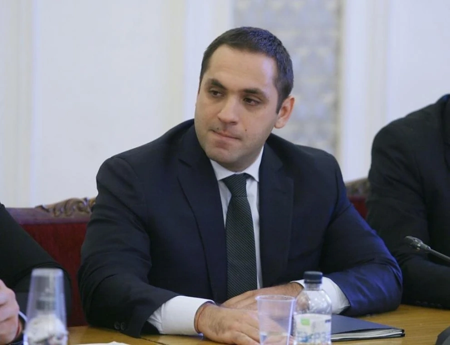Караниколов за несъгласието на Горанов да сваля ДДС: Не търсете конфликт, това е работата му