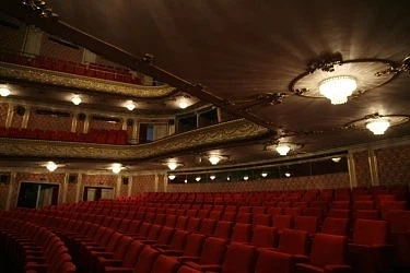 Отварят залите за танци, театрите и читалищата