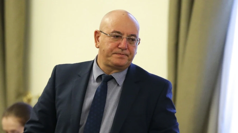 Емил Димитров няма да поиска оставката на зам.-министър Живков