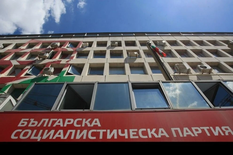 Брюксел може да поиска евродепутати на БСП да върнат парите за сътрудници