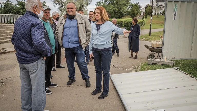 Фандъкова инспектира изграждането на фитнес на открито в парка в \