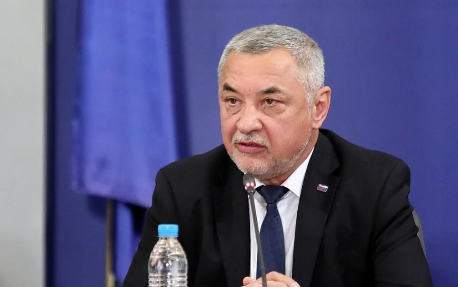 Симеонов: Поредица от лъжи и глупотевини от Божков