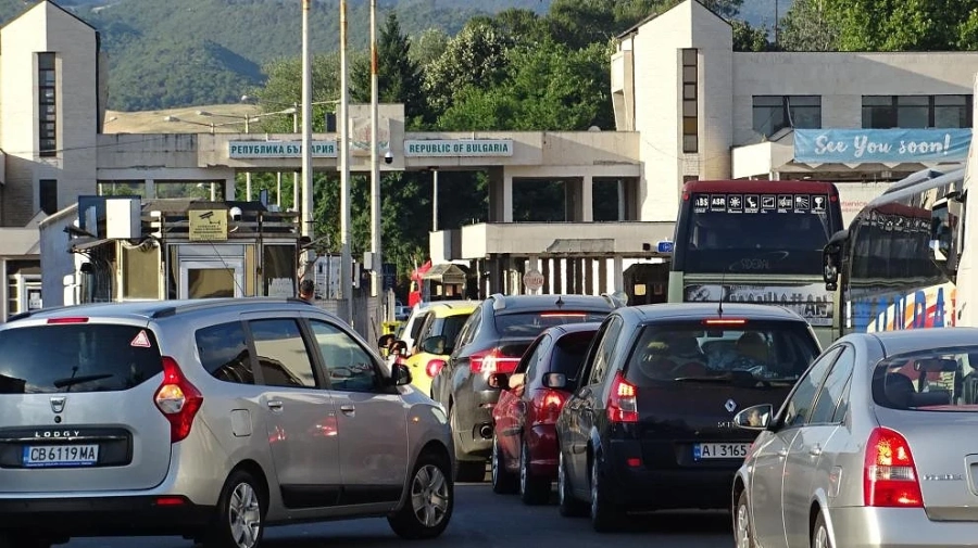 Хаос на границата с Гърция в първия ден с облекчени мерки