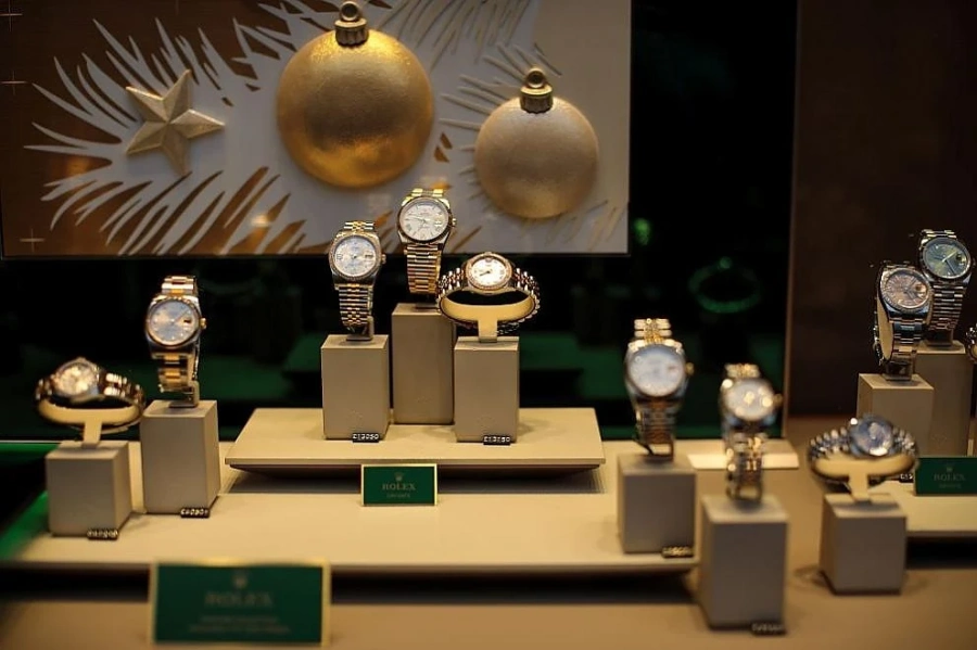 Протестиращи в Ню Йорк обраха от магазин часовници Rolex за милиони (СНИМКИ/ВИДЕО)