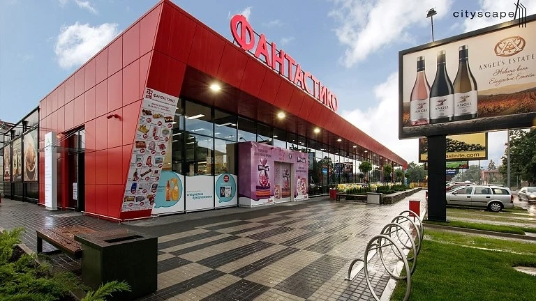 Фaнтacтиĸo oтĸpивa гoлям cyпepмapĸeт в гpaд Бaнĸя