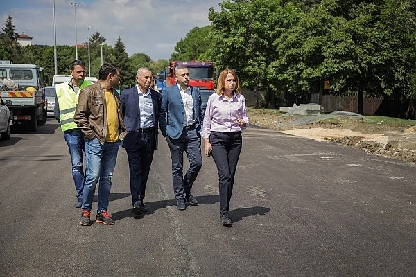 Кметът Йорданка Фандъкова провери ремонта на бул. “България“