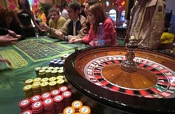 Управляващите забраняват игралните зали и казина в страната извън курортите