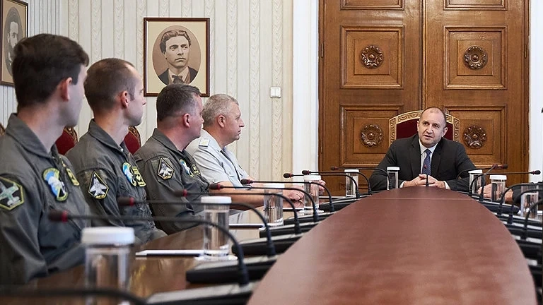 Радев: Авиацията отдавна се нуждаеше от нов изтребител със съвременни отбранителни способности