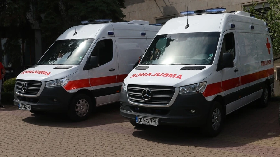 Делян Пеевски дари две високотехнологични линейки за 263 000 лв. на „Света Екатерина“