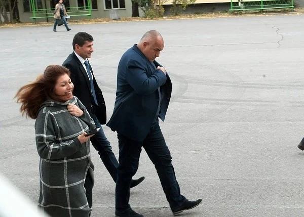 Пиарът на ГЕРБ е случила на щедра майка с нюх за имоти
