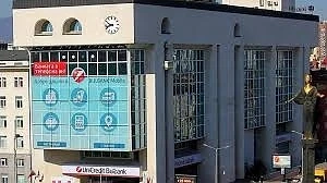 ДАНС проверява Уникредит Булбанк заради теглене на големи суми в брой от Божков 