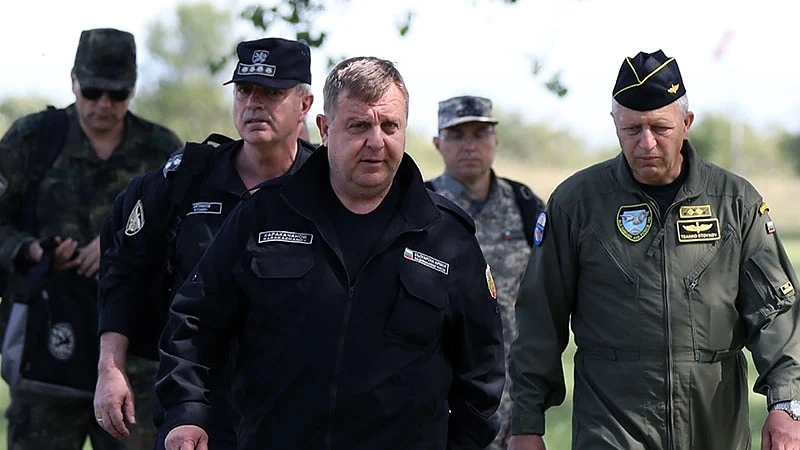 Красимир Каракачанов: Компромиси с бойните способности на армията няма да правим