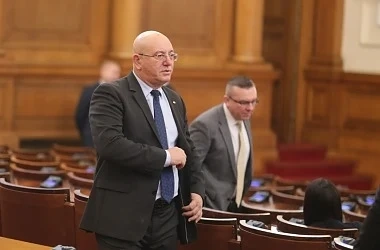 Емил Димитров няма да спре проекта на плаж Алепу