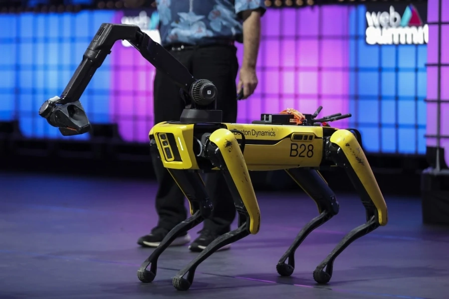 „Boston Dynamics“ пусна в продажба високомобилния робот Спот