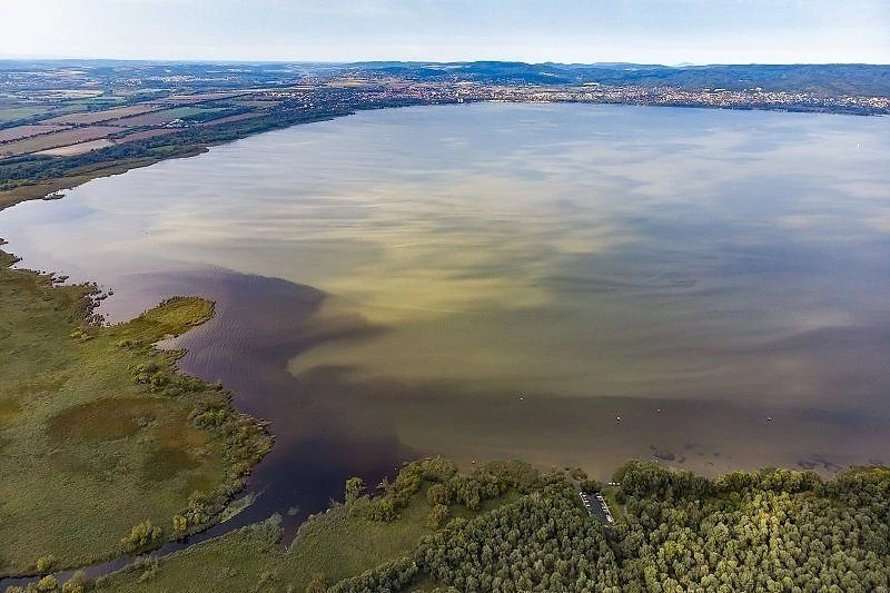 Прокуратурата образува досъдебно производство заради замърсяване на Варненското езеро